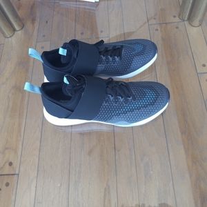 SALE Nike Air Zoom Low Top women's running shoes sz 9